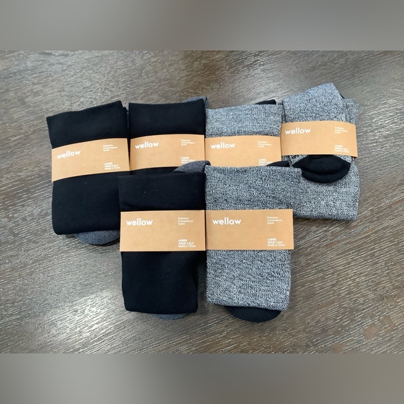 Wellow bundle of unisex Casual Socks in Black and Gray size large wide calf